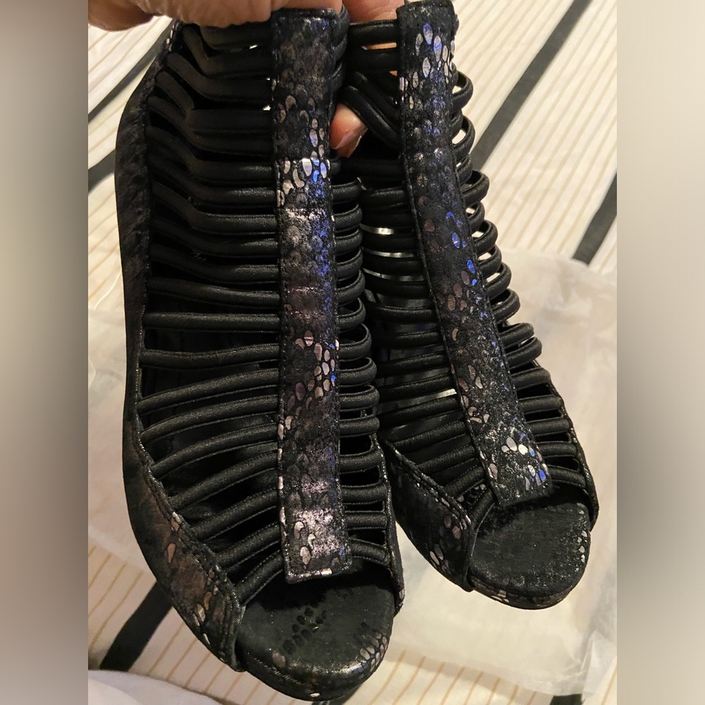Open toe heeled sandals